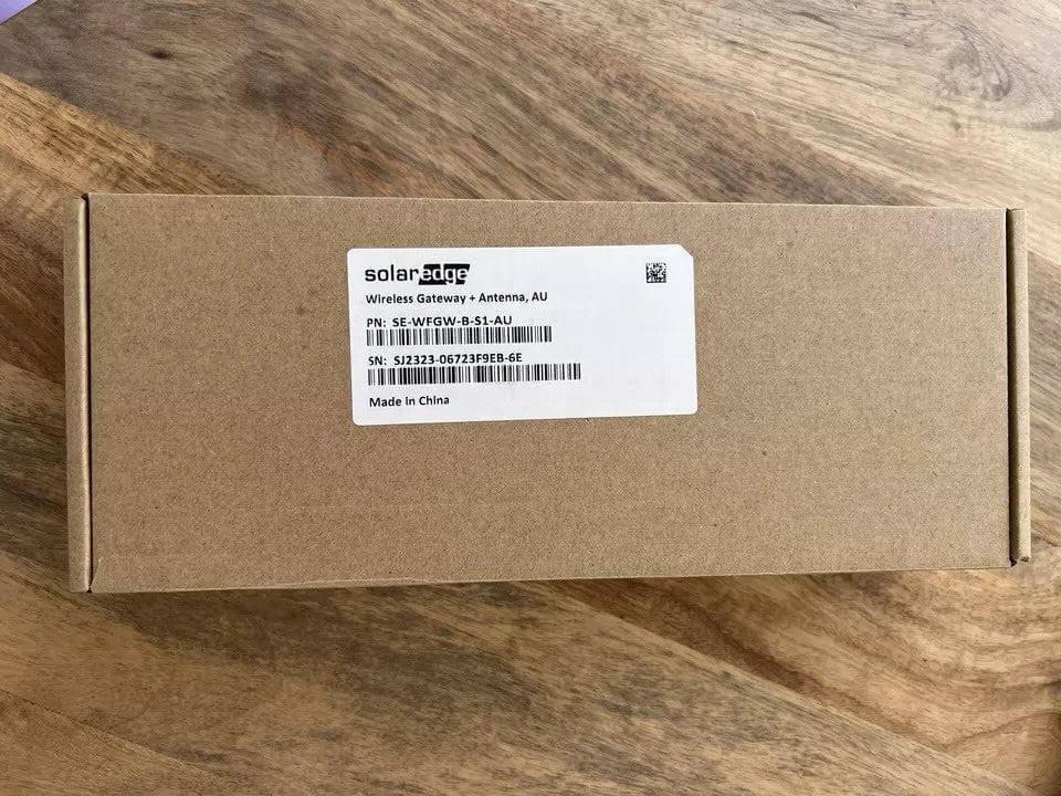 SolarEdge Wireless Gateway + Antenna AU box on wooden surface, product label visible