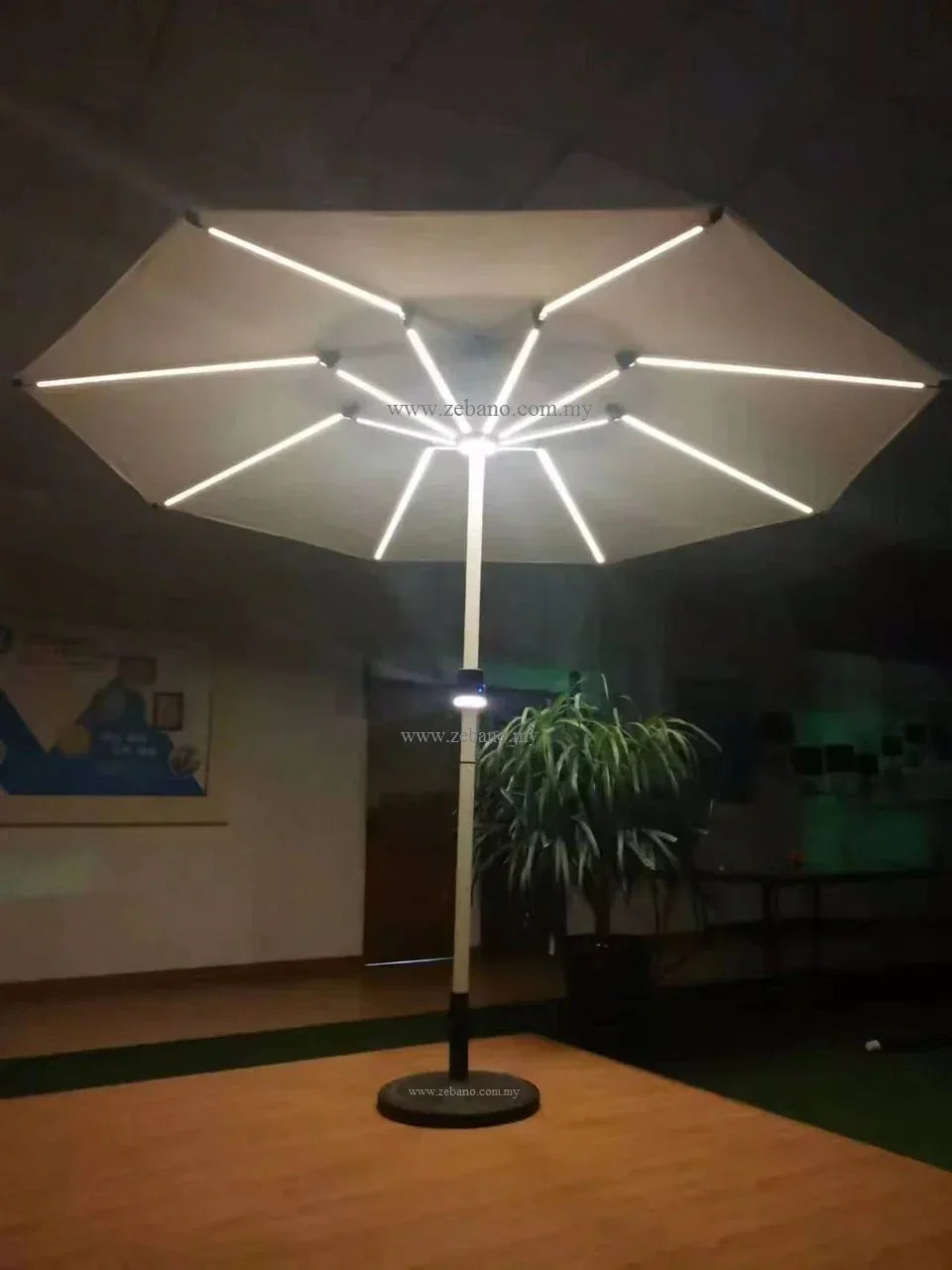 Center Pole patio umbrella Solar light 3 Meter wide 2.5 Highet Heavy duty
